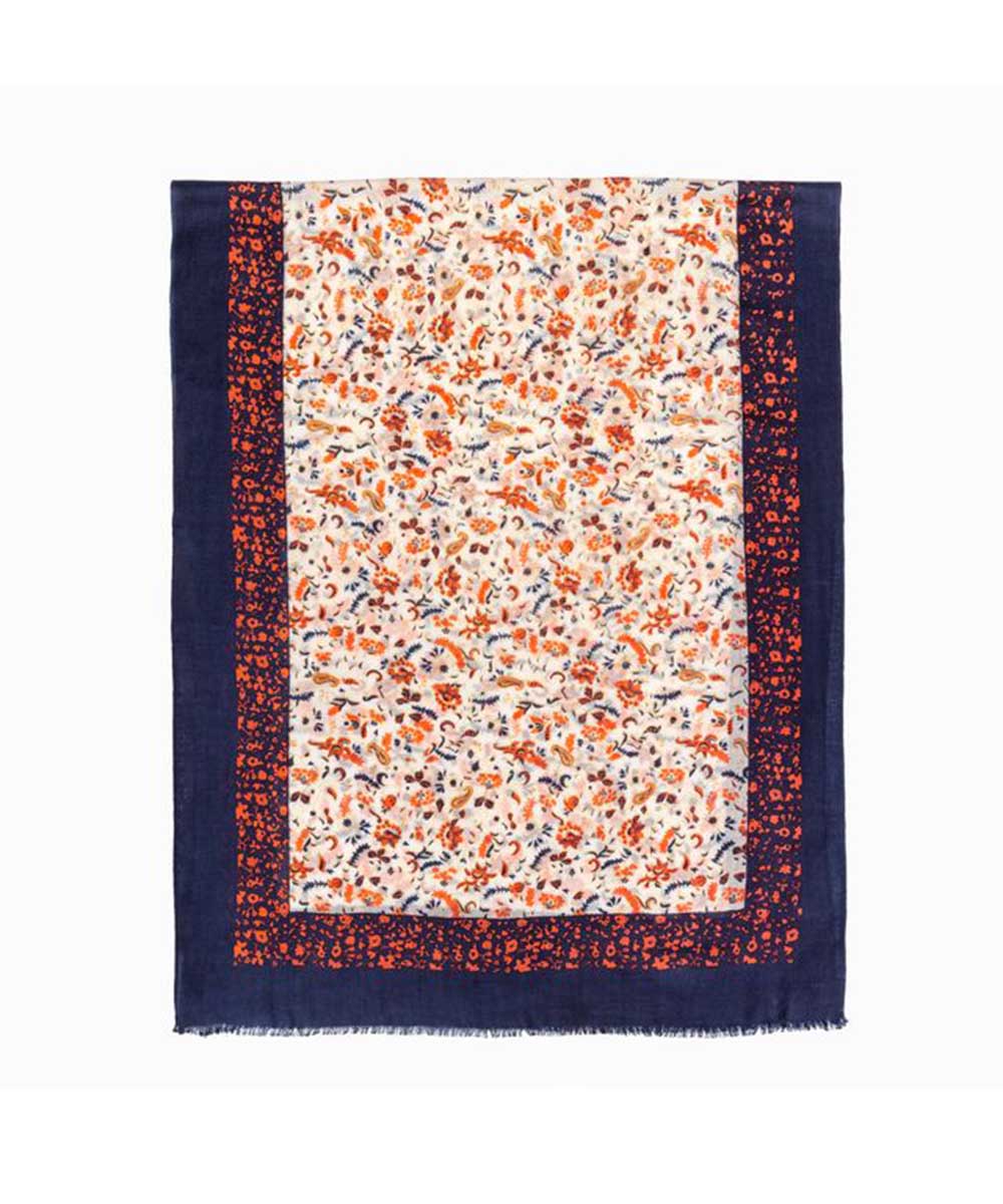 Wool Print UGG Scarves Secondary image